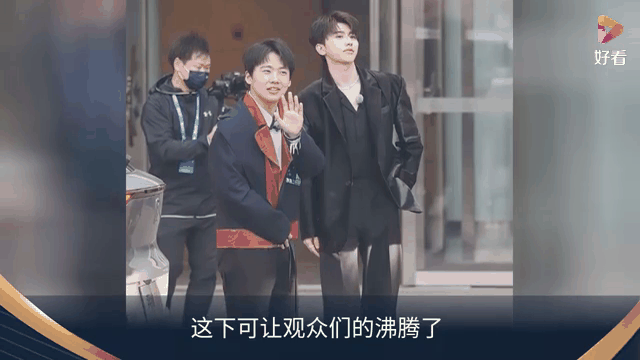 开云中国-JackeyLove重返赛场，锐不可当首场状态出色，湖人观众沸腾！-开云中国